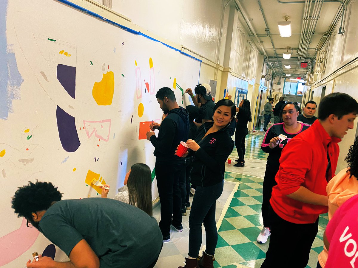eljefe_30's tweet photo. It’s #MLK Day - a day of service!
Proud of how our @TMobile family in the Bronx came together with @CityYearNewYork to support our community!
Shout out to our leader @thayesnet for spending the day with us!
#OneBronx #NERules #MLK #CyMLK https://t.co/bGfhUIsJfk
