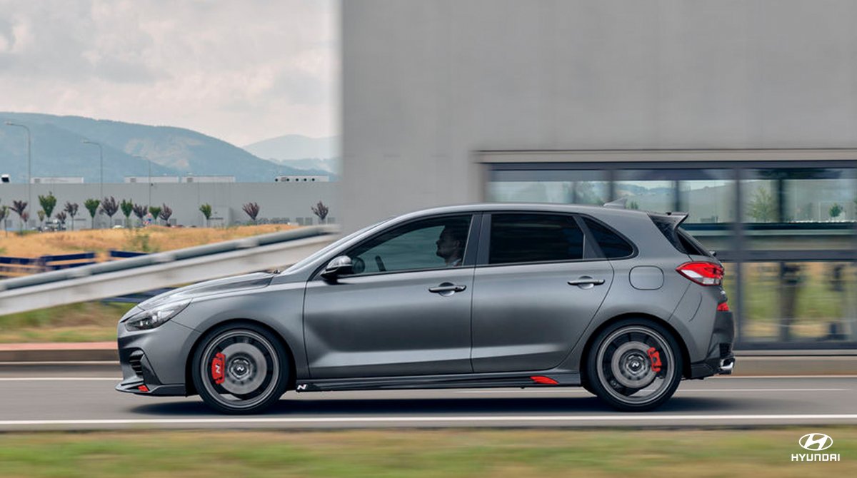 HyundaiEsp's tweet photo. Con 275 CV a tus pies…¿Qué #BlueMonday ni qué Blue Monday? 🔥 #EspírituN #i30NProjectC https://t.co/b3bJ4JUYXV