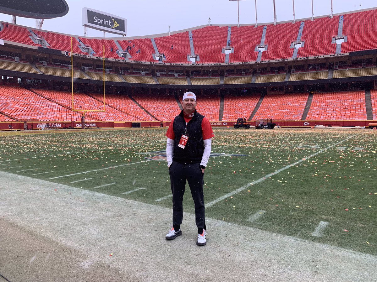 lou_gilbert19's tweet photo. Best ending to an outstanding @Chiefs weekend. https://t.co/EvNbIlhZc9