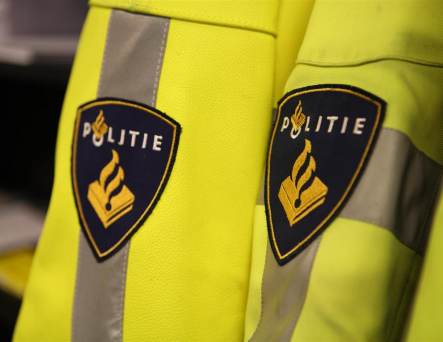 Politie ontruimt gasthuisplein in Zandvoort, blijkt loos alarm te zijn.