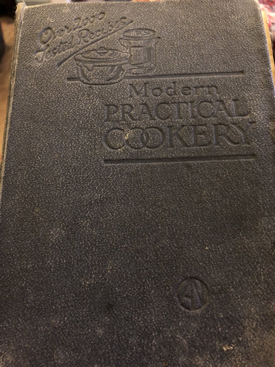 daisy_spring's tweet photo. Just found recipes for soup accompaniments in my grandmotherβs 1930s Modern Practical Cookery book. I fancy making pulled bread π#retrocooking https://t.co/zkCNfozGQt