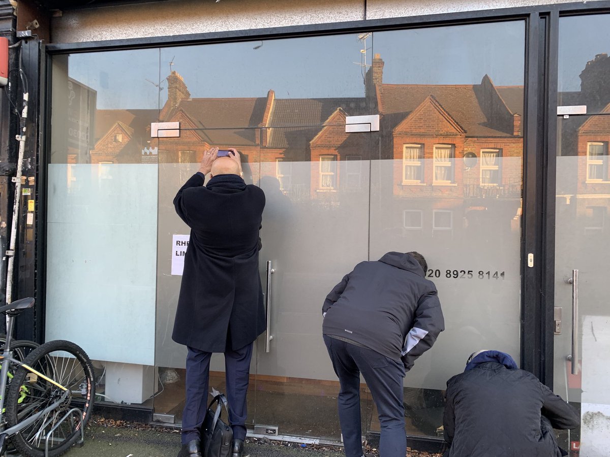 Come out come out where ever you are ⁦<a href="/LandlordAction/">Landlord Action</a>⁩ I was filming today trying to track down a another rogue letting agent in Walthamstow locking themselves in, owing £25k to my landlords for Guaranteed Rent Scheme. Needs to be regulated ASAP.