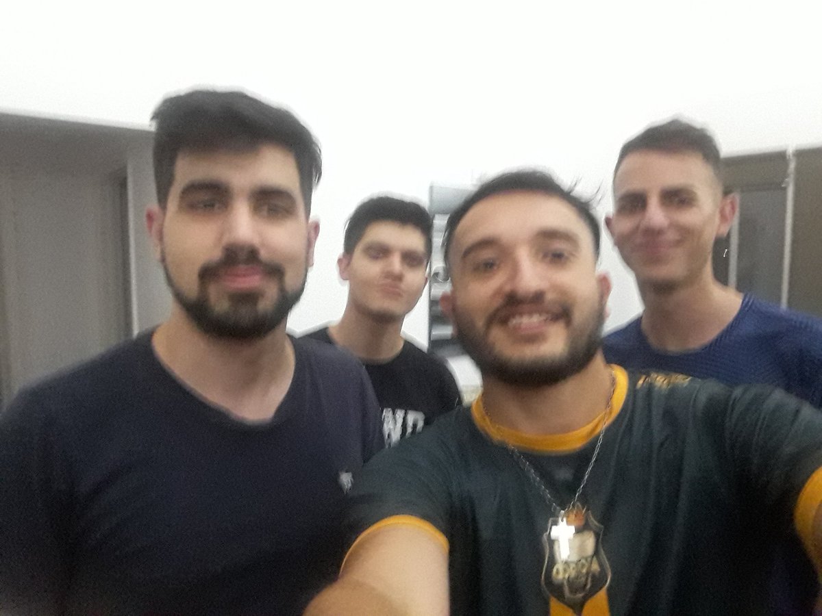 ⚡ale⚡ tweet media