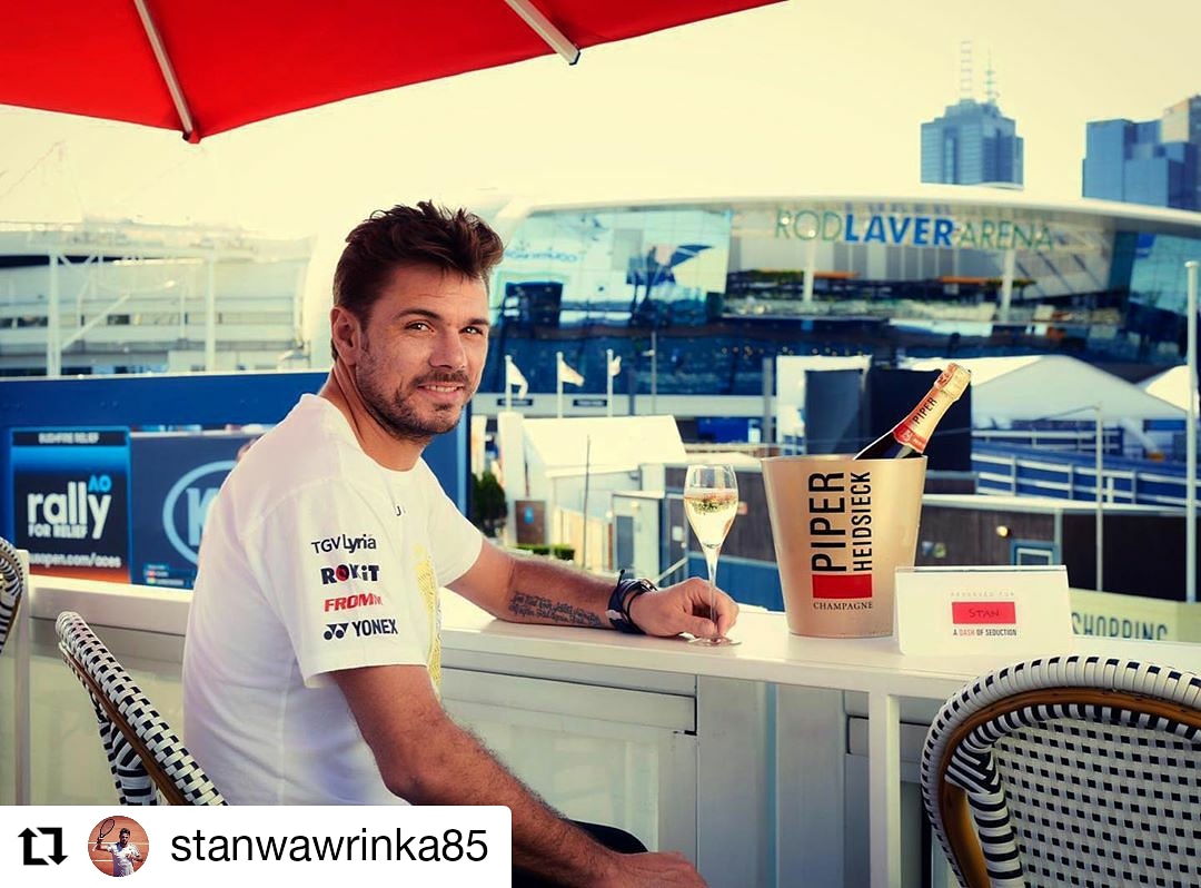 chda7777's tweet photo. #Repost @ stanwawrinka85
• • • • • •
The hottest spot on Grand Slam Oval.. La Maison Piper-Heidsieck 🥂🎾⚡️
@piper_heidsieck
#AdvantagePiper #PiperExperience https://t.co/qwit0ySG5d