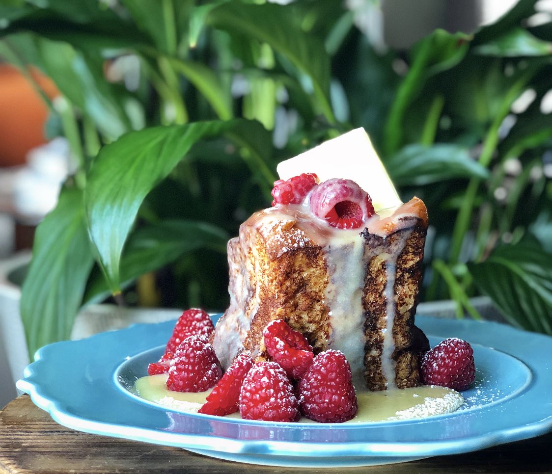 jayacancook's tweet photo. challah french toast, white chocolate ganache, raspberries. https://t.co/2QGURYexQ4