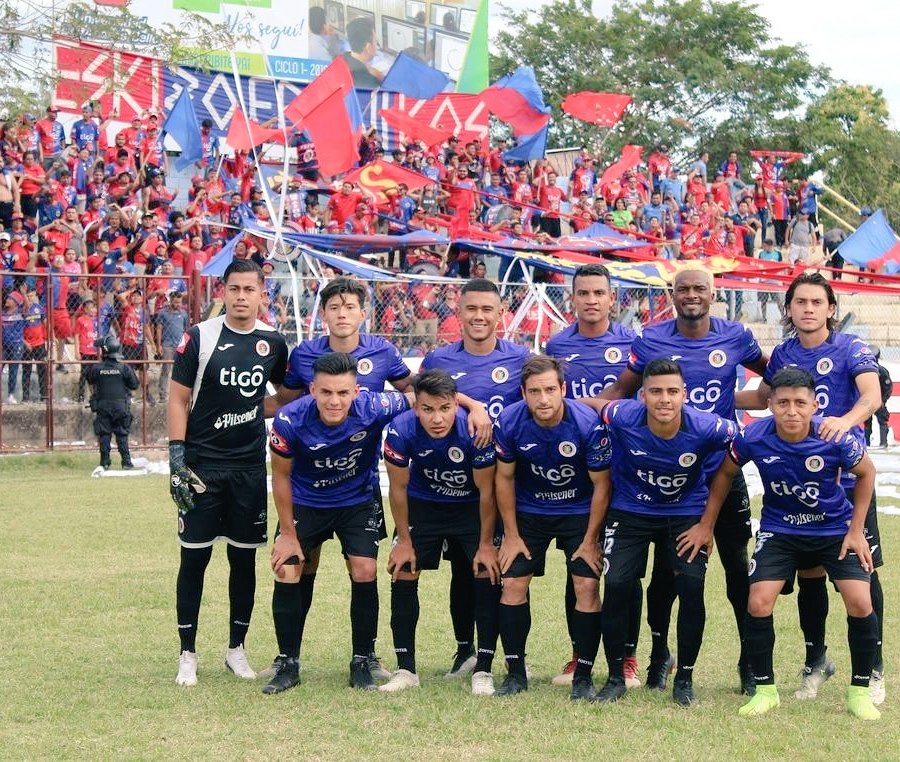 _Canales32's tweet photo. Inicio de torneo de la mejor menera con ilusión y agarrados todos de la mano de Dios y con mucha FE 🙏🙌 al que le cree todo le es posible vamos @CDeportivoFAS 🔴🔵🐯👊 #12 https://t.co/vdtje27cDH
