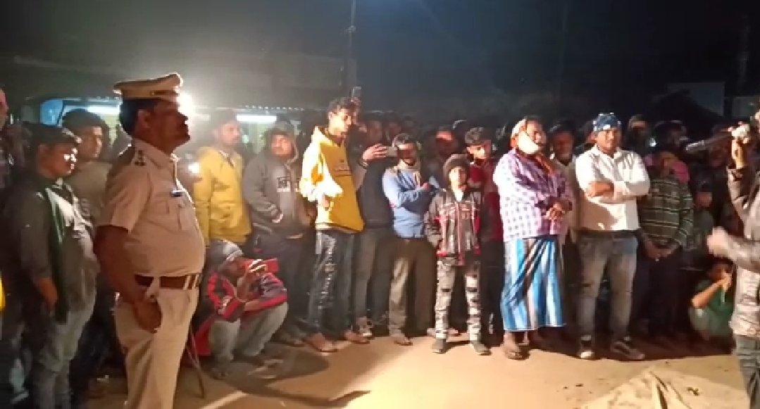 nasimoverseas's tweet photo. BhadrakPurunaBazarPolice 👮
#RoadSafetyAwarenessprogramme in Madina Maidan #31stNationalRoadSafetyWeek @DM_Bhadrak @RTOBHADRAK @SpBhadrak @odisha_police @DGPOdisha @SarangiSudhansu @bsethibjp @AdmBhadrak @igerbalasore @cpbbsrctc @AdmBhadrak @PdDrda https://t.co/04ROQ85aA4