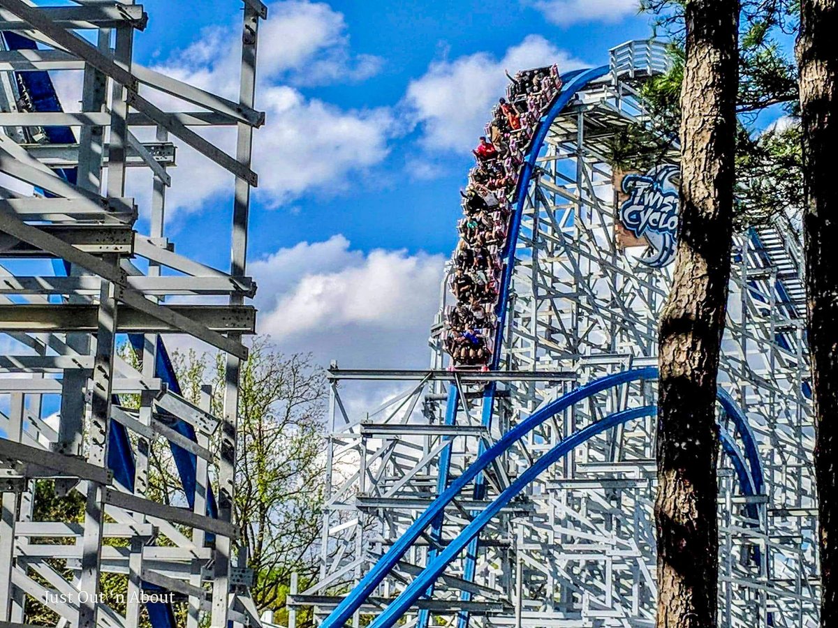 JustOut_nAbout's tweet photo. Wishing we were dropping into the week with our hands in the air!! @sixflagsovergeorgia 🎢🎢 #sixflagsovergeorgia #sixflagsgeorgia #sixflagsatlanta #sixflagsfun #justoutnabout #coasterenthusiasts #rockymountainconstruction #rmc #rmchybrid #twistedcyclone #georgiacyclone https://t.co/YvRMf7qAaz