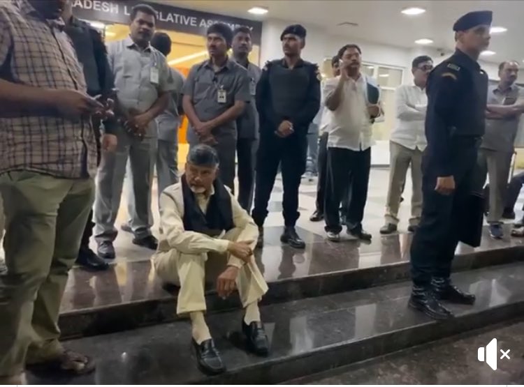 EOvTbtqU8AMBr8K?format=jpg&name=900x900