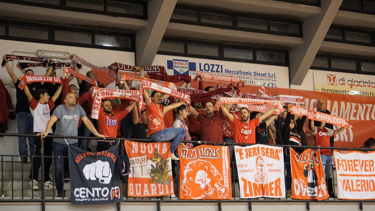 BenedettoXIV's tweet photo. Alcuni scatti dalla vittoria di ieri ottenuta contro Giulianova!

Prossime partite, tutte al Palasavena:
Dom 26 | ore 18 | Tramec Cento vs. @Raggisolaris Faenza
Mer 29 | ore 20:30 | Tramec Cento vs. @PSEBASKET Porto Sant'Elpidio

⚪️🔴#WeAreCento https://t.co/oa1yRLAYbR