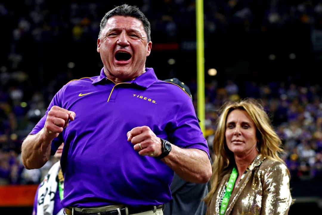 HedgehogRisk's tweet photo. An insightful summary of performance bonuses earned by head football coaches at FBS public schools the past season from @ByBerkowitz (@USATODAY). More than $11.4M in bonuses triggered! 📈 🏈 🏆 💲 #ContractualBonus #PrizeInsurance #ncaafootball #sportsbiz
https://t.co/aVoI4A34Li https://t.co/BaIjPlrlqk