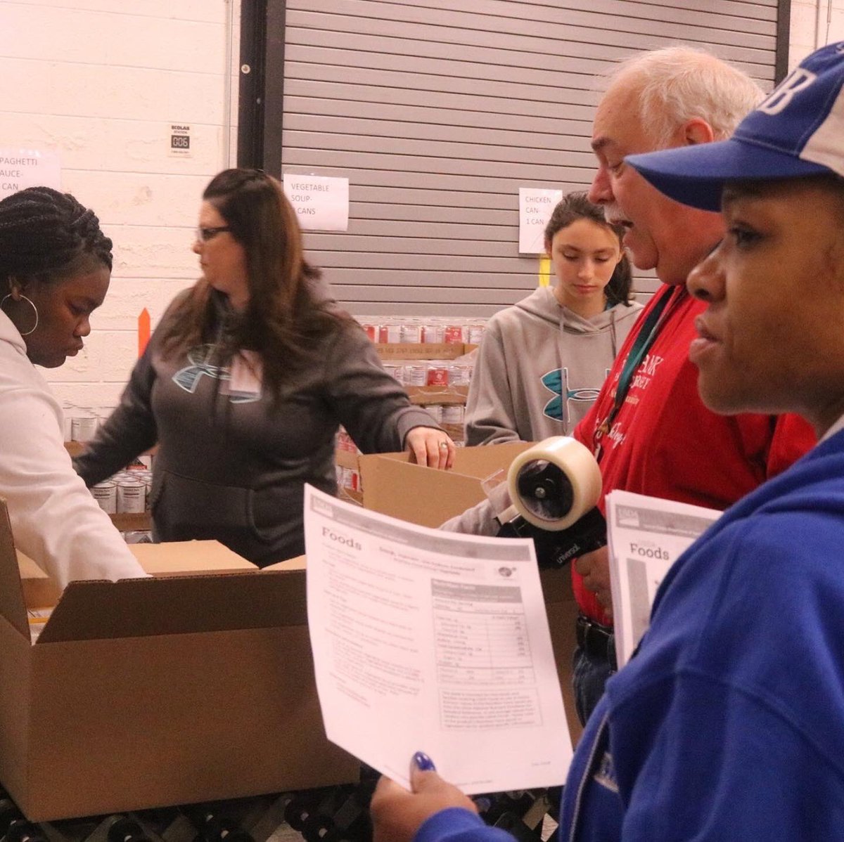 foodbankSJ's tweet photo. Thank you @BallardSpahrLLP & @ZPHIBHQ by honoring Dr. Martin Luther King Jr's legacy through volunteer service. #MLKDayย #WeLoveVolunteers #EndHungerinSJ
Special shout out to @dunkindonuts for fueling our volunteers with donuts and coffee. #DunkinCruiser #OurVolunteersRunonDD https://t.co/51cS7HhN0W