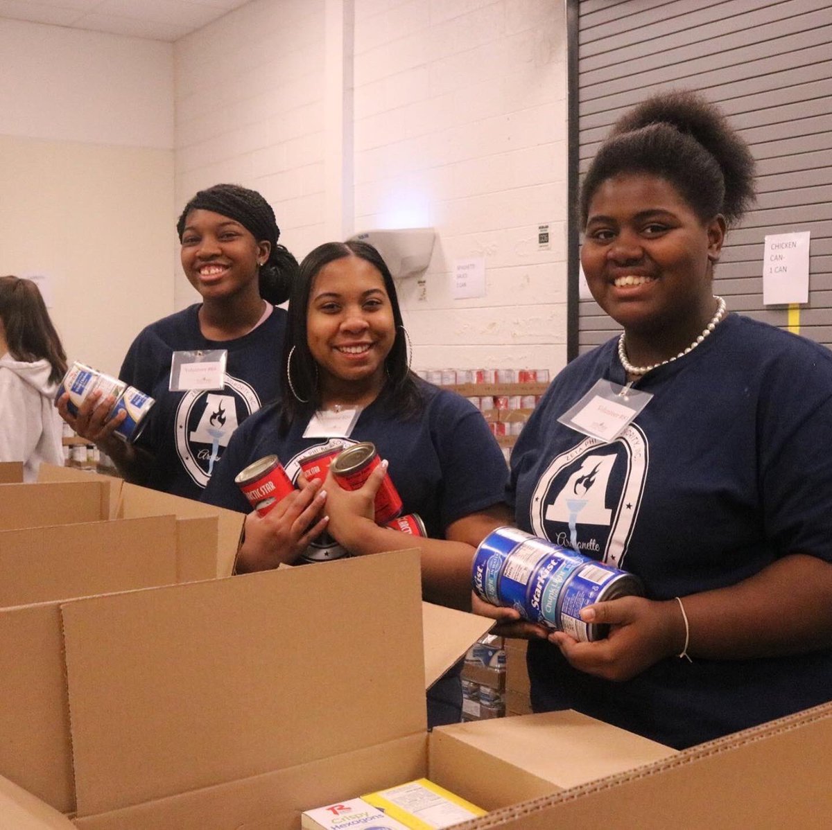 foodbankSJ's tweet photo. Thank you @BallardSpahrLLP & @ZPHIBHQ by honoring Dr. Martin Luther King Jr's legacy through volunteer service. #MLKDayย #WeLoveVolunteers #EndHungerinSJ
Special shout out to @dunkindonuts for fueling our volunteers with donuts and coffee. #DunkinCruiser #OurVolunteersRunonDD https://t.co/51cS7HhN0W