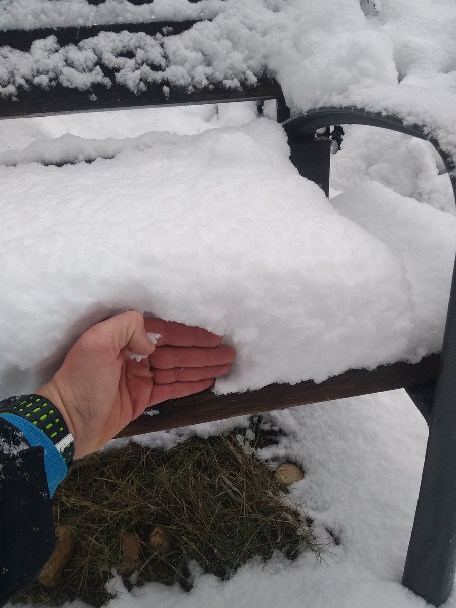 Albertoalka's tweet photo. Buen paquete que ha caído desde las 6 de esta mañana en la localidad de #castelseras en #teruel y continua nevando levemente. Supongo que pasará a ser lluvia pronto porque la previsión es que suba la cota de nieve. @meteo_aragon @TeruelMeteo  @eltiempo_atv https://t.co/USgfbZiDV0