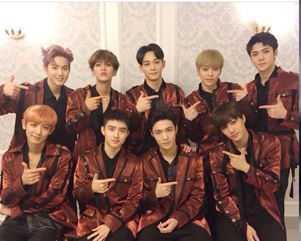 oshbrr's tweet photo. #CHEN_OUT Seeing this # makes me laugh, level of immaturity is overwhelming. EXO IS 9 BITCHEEEES. https://t.co/CBnJzORUHv