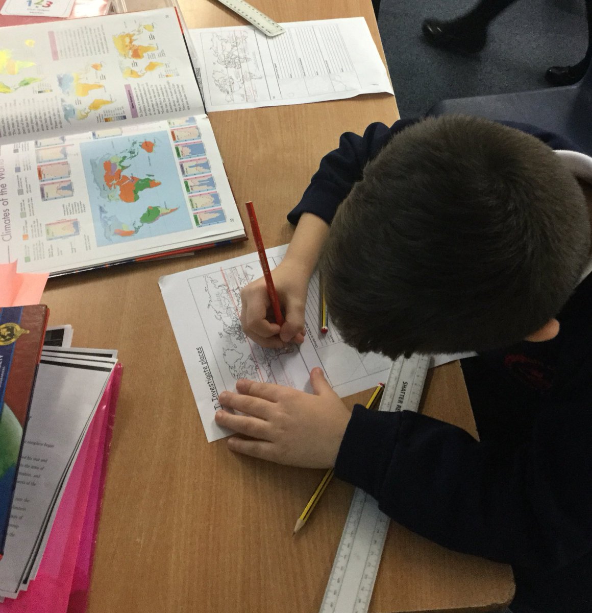 CroxbyPrimary's tweet photo. Meerkats have been geographers this afternoon, learning about the climate of the world. We acquired our knowledge through map work and a longitude/latitude quiz. #meerkatmagic #croxbymagic #thisisouryear https://t.co/EsiZESpxOM