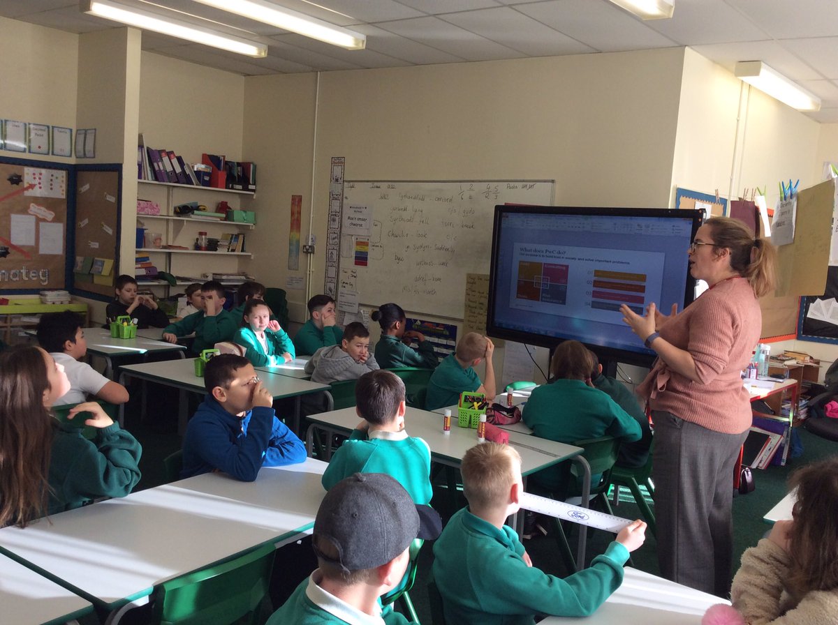 Springwood_Prm's tweet image. Amazing start to the week with a visit from PwC. #springconwy loved using Morse Code and learning more about cyber security. #openyoureyes #springict @PwC