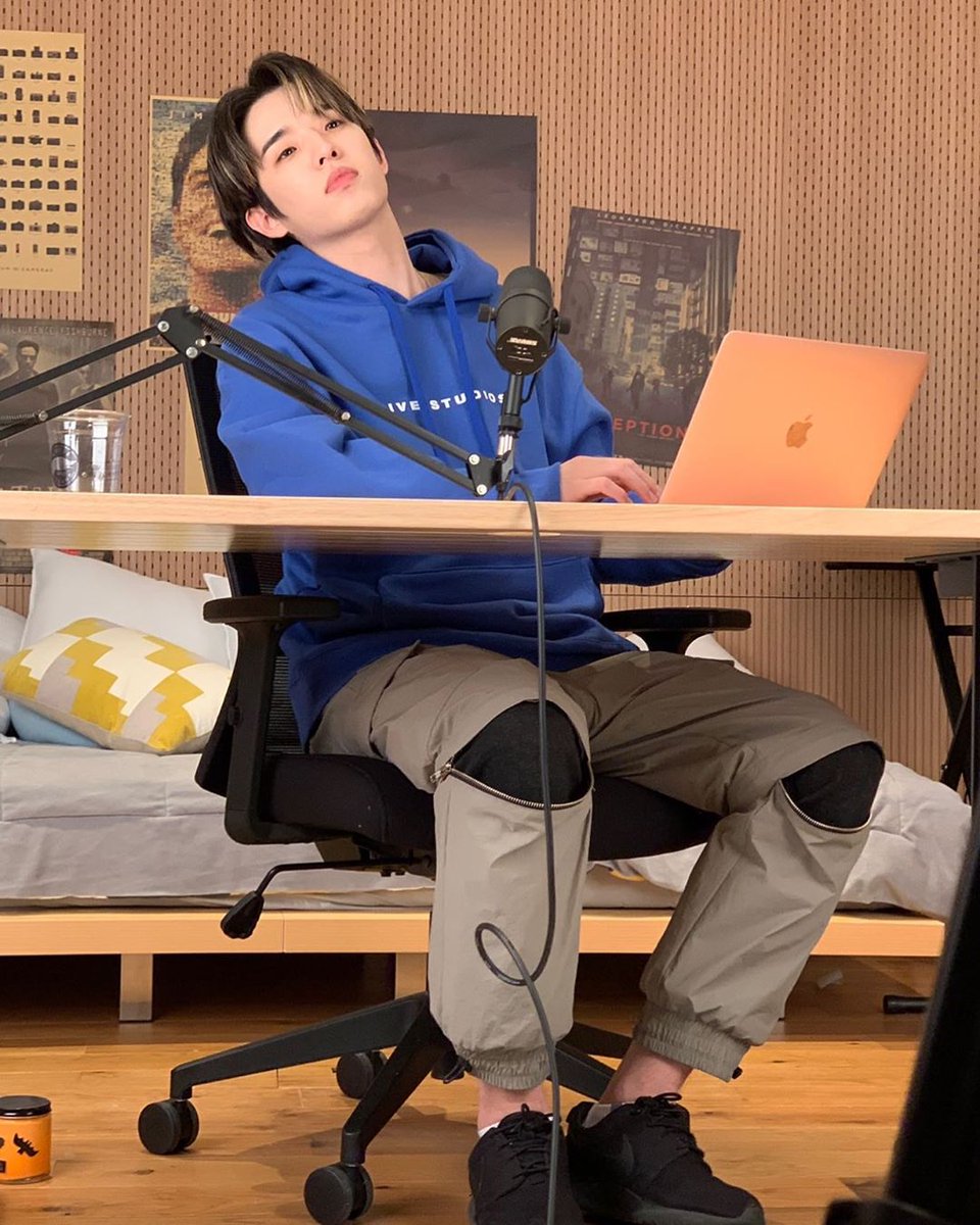 day6ITALIA's tweet photo. 200120 eajpark:
"Hey raga indovinate. Faccio un podcast. Seguite @.thedivestudio così saprete esattamente quando entrare #ÈUnGranColpo #ProfessionalJae" https://t.co/udhVE7QsNd