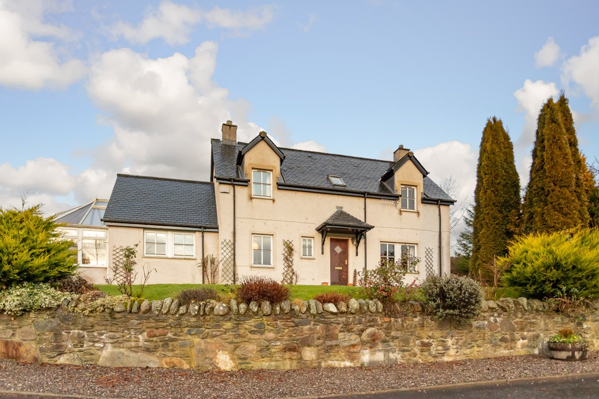 AC_Perth's tweet image. #ForSale #New 2 Clais An Deor Place #Logierait #Pitlochry
O/O £320,000 by @AC_Perth on @rightmove @Zoopla @OnTheMarketCom 
acandco.com/property/detai…