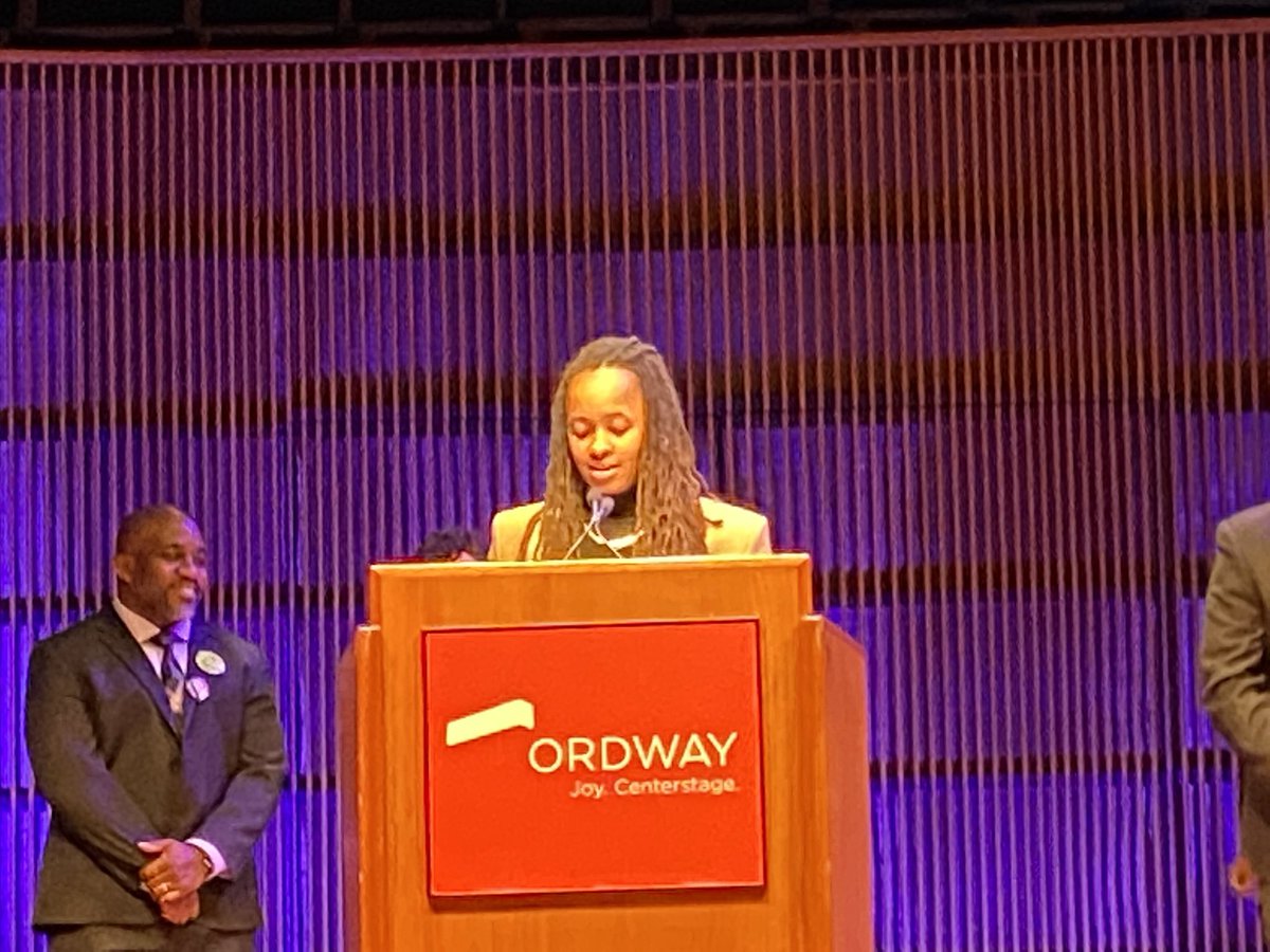 ACBaileyMN's tweet image. Congrats to @TruArtSpeaks for the “Building the Future Award”. Well deserved award. @LtGovFlanagan @MNagriculture #MNMLK