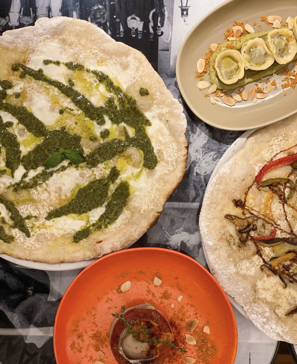 #Puros inside <a href="/lunaparkmiami/">lunaparkmiami</a> does an amazing job with leaving out the gluten and bringing in the flavors! 😍 #miamifood #MondayMood #pizza #foodie