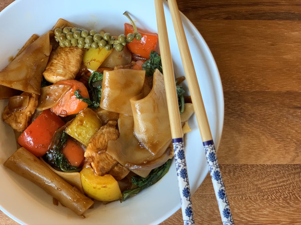 ChefatB's tweet image. It’s getting spicy in here! Pad Kee Mao (Thai Drunken Noodles) #asianfood #bostonfoodie #cook90 #eeeeats #eaterboston #healthymeals #glutenfree #mealprep #personalchef #smallbusiness #spice #weeknightdinner