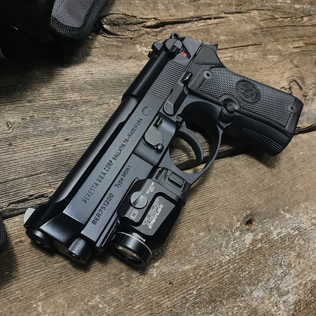BERETTA M9A1 ガスガン ライト付き BERETTA M9A1 ガスガン ライト付き BERETTA M9A1 ガスガン