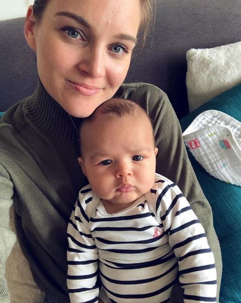 CuddleBright's tweet photo. Our #CuddleBrightMom this week is Erin, mom to sweet baby Theo, #yoga teacher, and co-founder of @badyogiofficial, a website dedicated to “redefining yoga culture”. Stop by her Instagram page (@erinmotz) for inspiration and super cute photos of her #family! #CuddleBright https://t.co/gwjY4kHOAc