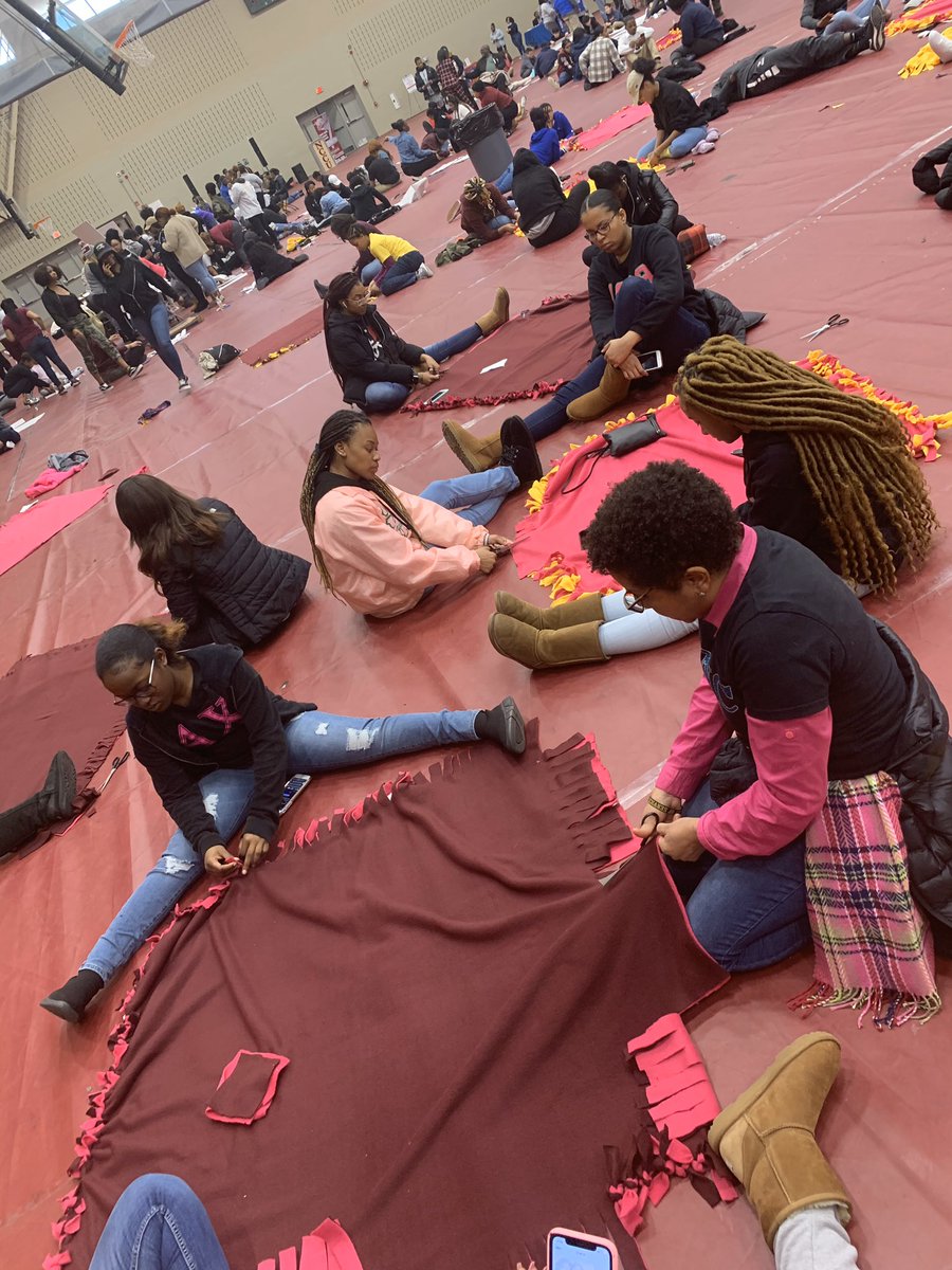DurhamNC_AKAs's tweet photo. We teamed up with @axtra1932 for our #mlkdayofservice project at NCCU. Members worked with Operation Bed Roll to make sleeping bags from plastic yarn, no-sew blankets, for veterans, and develop literacy tools for young readers.  #midatlanticaka #aka1908 #marvelousmonday https://t.co/i98NM2rRCo
