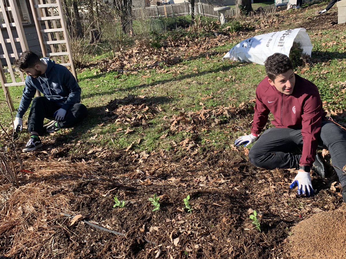 Centenary_KA's tweet photo. Today our Chapter did community service in honor of #MLKday ! Thank you to @centenaryla for organizing this day of service and to more than 3/4 of our guys for arranging some time to help Shreveport! #wheatbarley @kappaalphaorder https://t.co/uIcfZ6WBhr