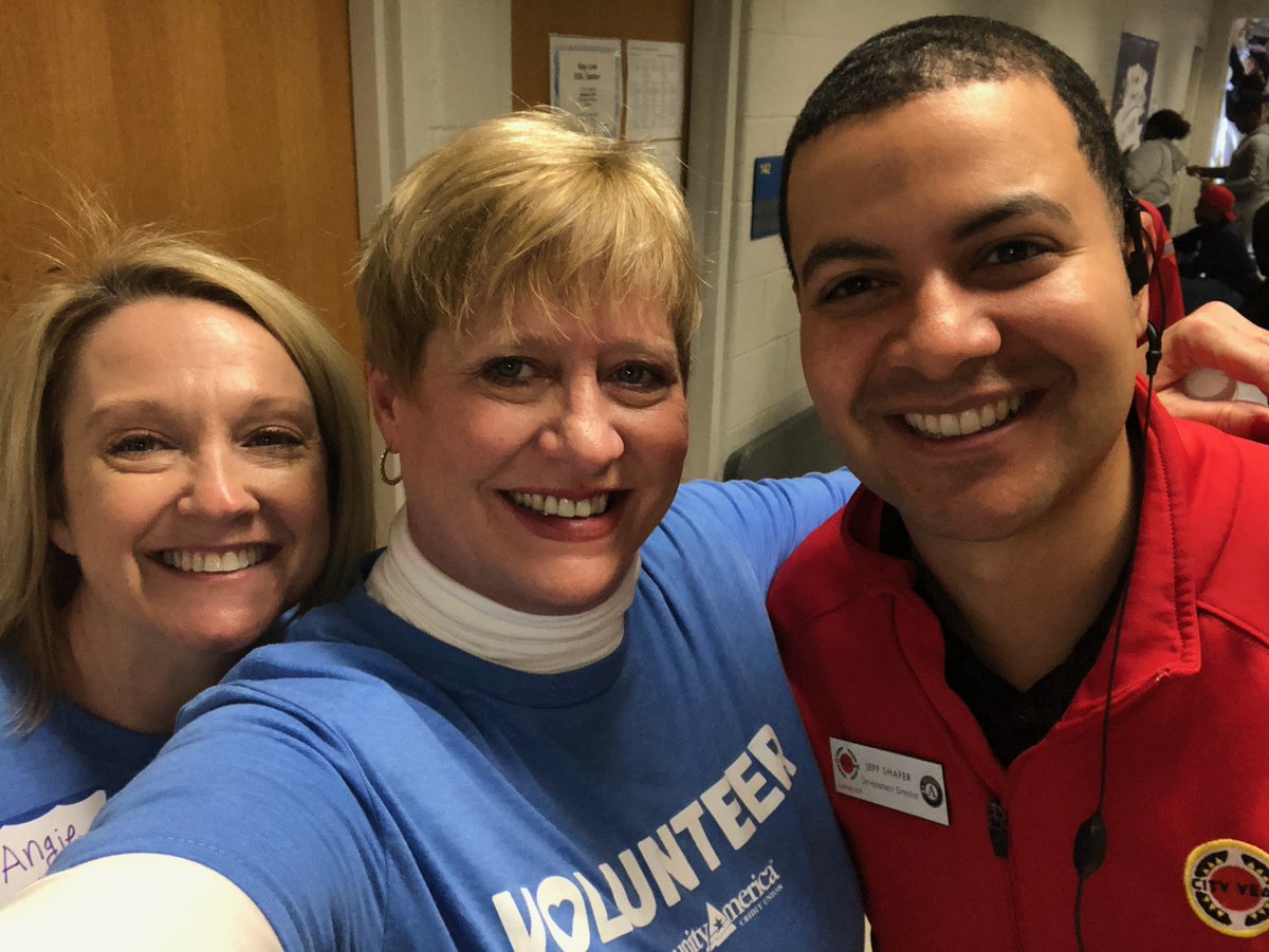 JeffShafer13's tweet photo. Always a plus to have volunteers from @CommunityAmerCU serve w/ @CityYearKC on #MLKDay! Kathryn and Angie, thanks for all you! #WEKC #CYKC https://t.co/7H5YEXR95x