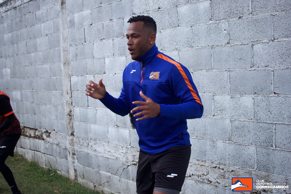 CFCorrecaminos's tweet photo. Estamos listos para el arranque del Torneo #Clausura2020 del @AscensoBBVAMX⚽️🔥

¡Vamos @ljimenez_3!👊🏻

#AquiPuroCorrecaminos🔵🟠 https://t.co/8vRxEZkCH9