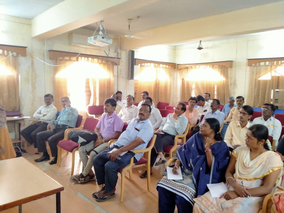 KalaburagiD's tweet image. Unicode Training Conducted @ DTI Kalaburagi Date:20.01.2020.

#DG# #ATI# #ATIMysuru# #KapilMohanIAS# #DTI# #KALABURAGI# #IAStraining# #IPStraining# #IAStrainingacadamy#