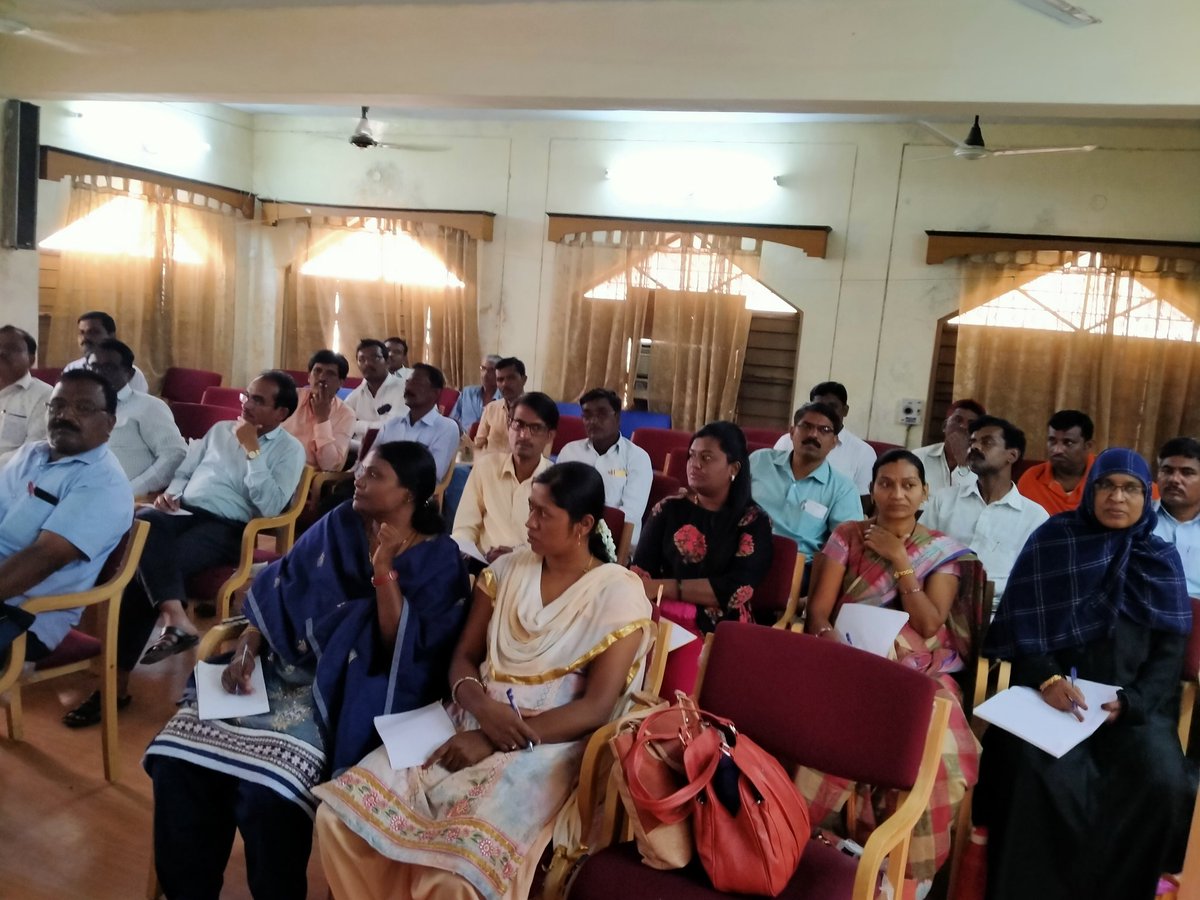 KalaburagiD's tweet image. Unicode Training Conducted @ DTI Kalaburagi Date:20.01.2020.

#DG# #ATI# #ATIMysuru# #KapilMohanIAS# #DTI# #KALABURAGI# #IAStraining# #IPStraining# #IAStrainingacadamy#