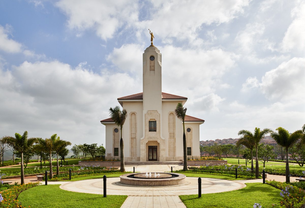Ch_JesusChrist's tweet photo. The new Durban South Africa Temple is complete. A public open house begins Wednesday, January 22, and goes through Saturday, February 1, 2020, with a break on Sunday, January 26. https://t.co/ACT5v7PCe2 https://t.co/mRYoGi4ZNl