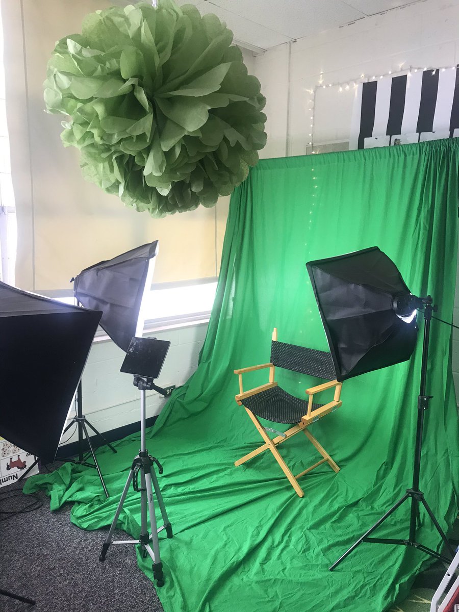 msruesink's tweet photo. Our class is getting ready to record our “I have a dream” speeches with @mrsbakken and her first graders 💚 Happy Martin Luther King Jr. day! #GLCSkellogg #glcs #DoInkTweets #GreenScreen #glcstech https://t.co/fr5eWc2SVc