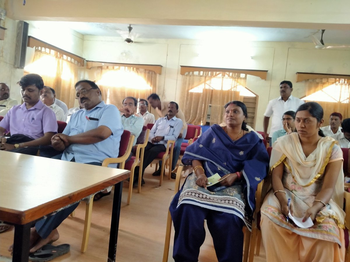AtiMysuru's tweet image. Unicode Training Conducted @ DTI Kalaburagi Date:20.01.2020.

#DG# #ATI# #ATIMysuru# #KapilMohanIAS# #DTI# #KALABURAGI# #IAStraining# #IPStraining# #IAStrainingacadamy#