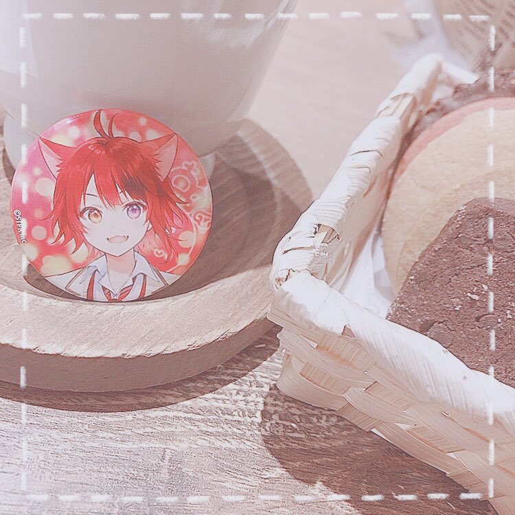 深夜にこっそり…
私のところのパネルはジェルくんでした\(*ˊᗜˋ*)/かっこよいなぁ…🥰🥰
バッジは莉犬くんでした…可愛く写真撮れた✨

こんなかっこいい王子様たちをリアルタイムで応援できるのが幸せすぎる!!! 