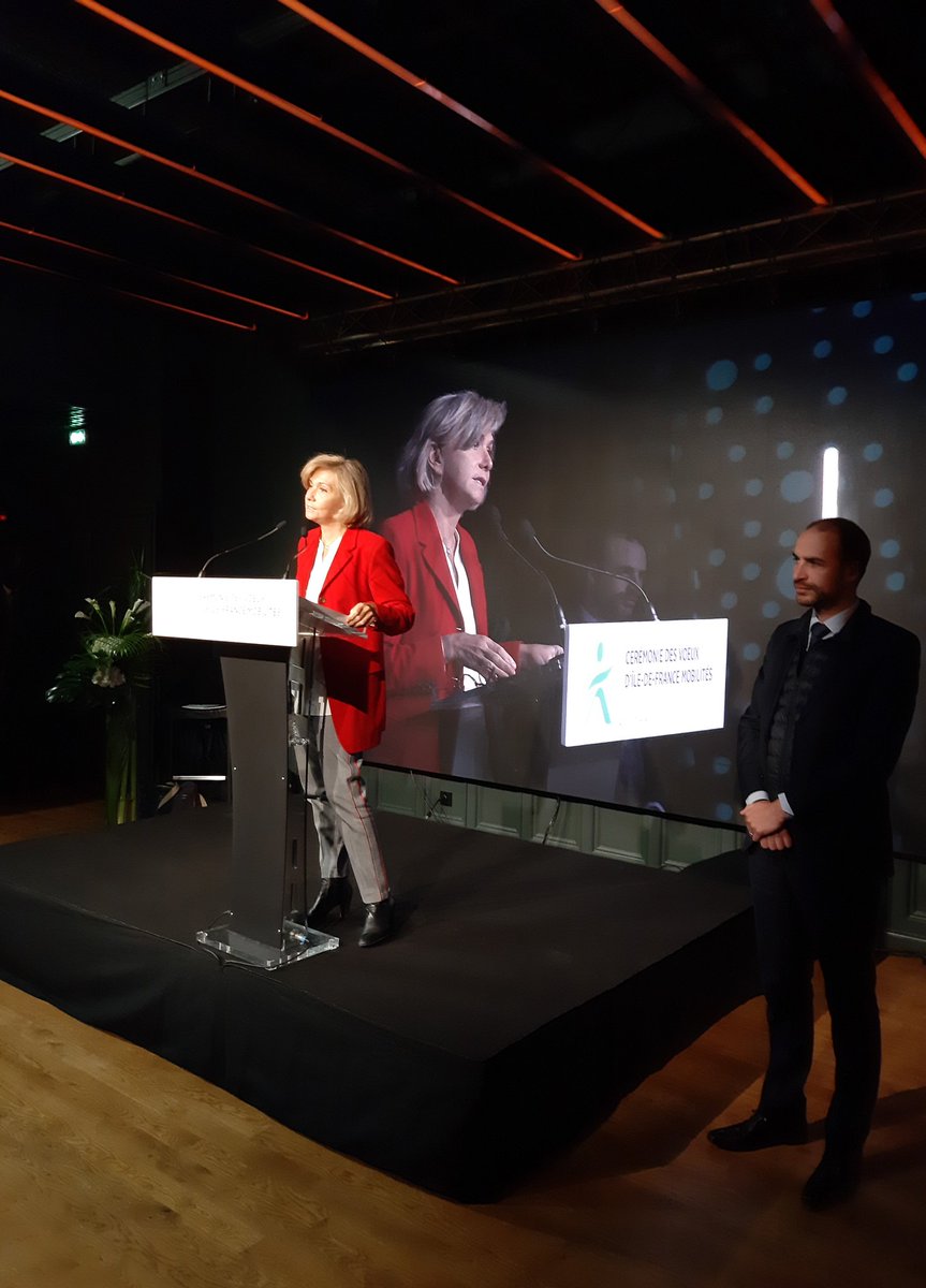 IDFmobilites's tweet photo. [#VoeuxIDFM] @vpecresse: "Notre plus grand défi est l’environnement. Nous allons faire un effort sans précédent avec dès 2020 :
✅600 bus propres déployés
✅gratuité des parcs #véligo
✅création de 100 000 places vélos d'ici 2030
✅développement du covoiturage et des #ParcsRelais https://t.co/j6UeaRpfG8