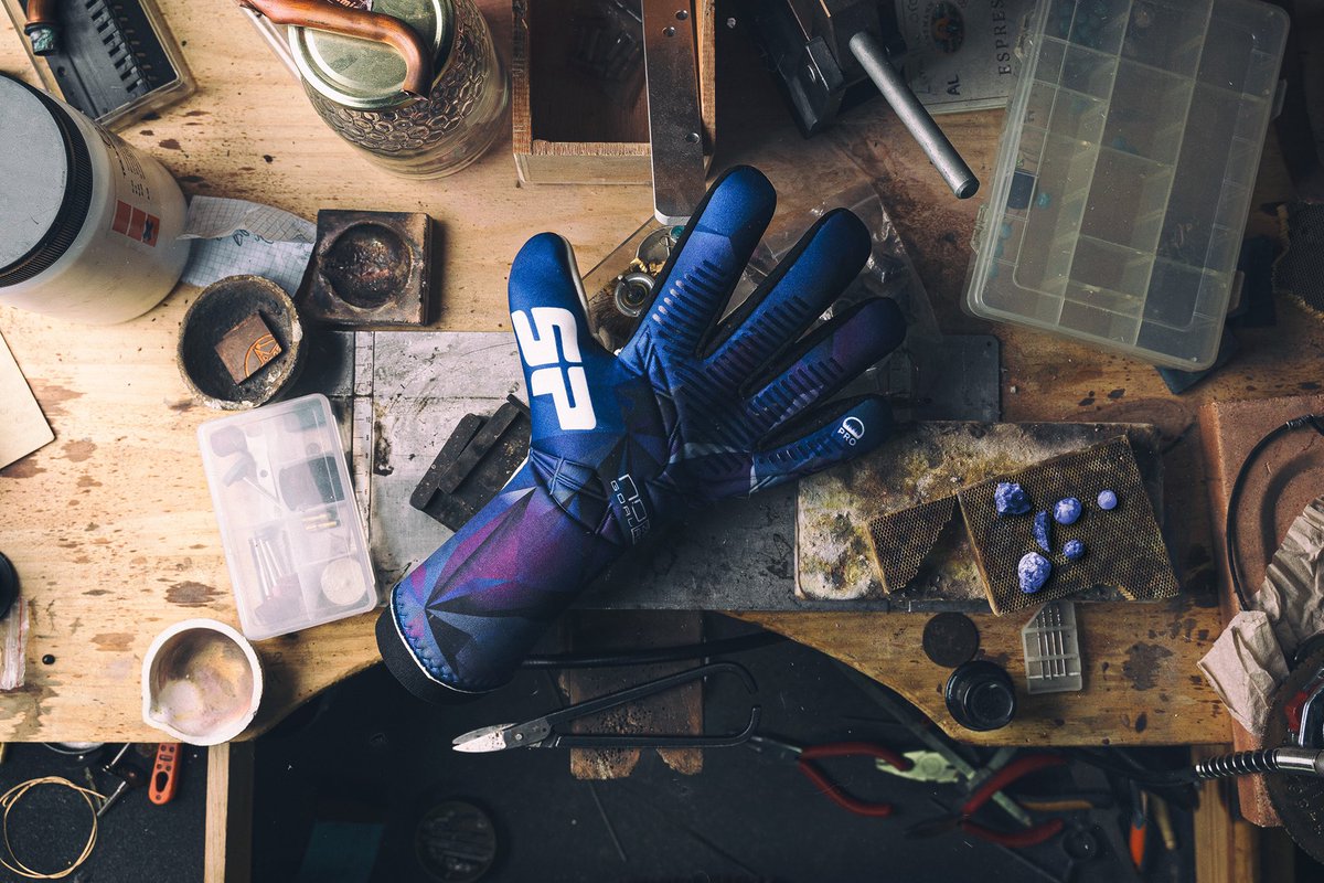 spfutbolES's tweet photo. Tallado y pulido por #spfútbol
—
#keepest 💎 La Joya de los Porteros
—
Más info https://t.co/4pjbIER5lt
—
#guantesdeportero #goalkeepergloves https://t.co/GLR1KWY5D1