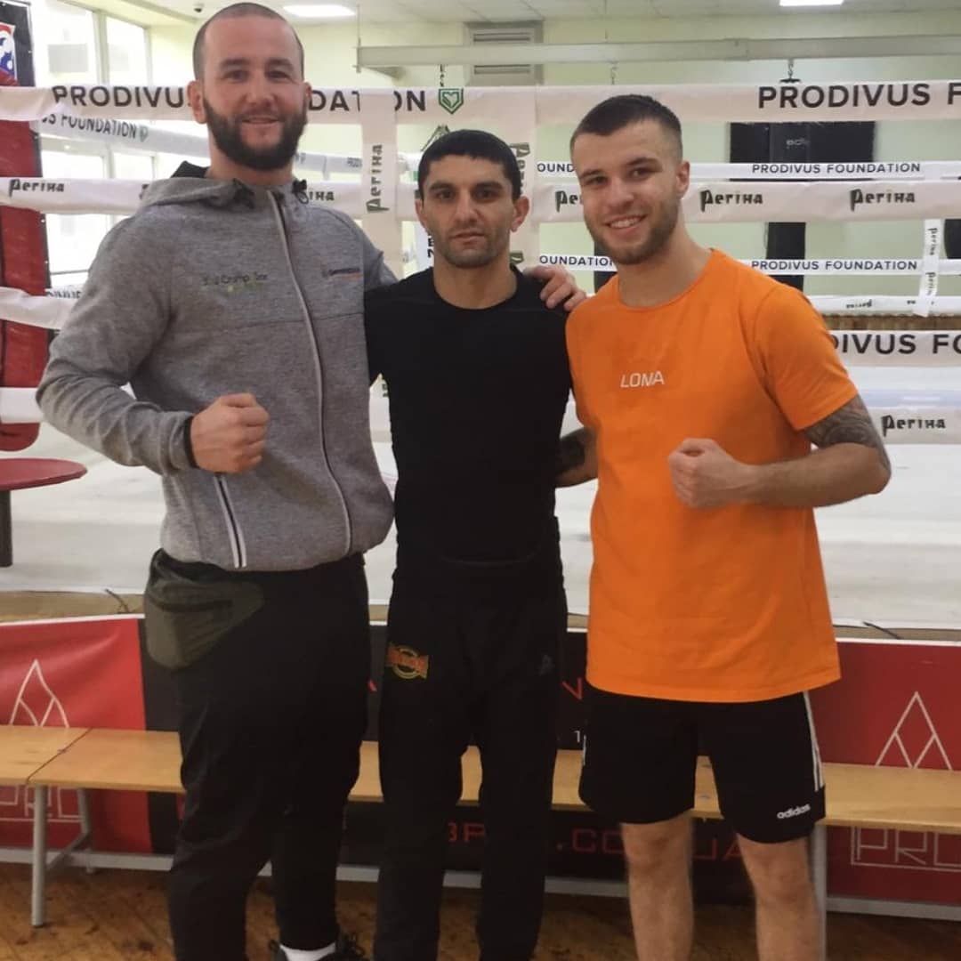 Good first day here in Kiev. 2 good sessions completed. Some technique work this morning &amp; a run. And some good rounds with the champ to finish off the day. #champscamp <a href="/SBC_UNIT/">SheffBoxingCentre</a> <a href="/ShowboatRhodes/">Glyn Rhodes MBE</a> @Dennis_Hobson <a href="/JJCrumpandson/">J&J Crump & Son</a>