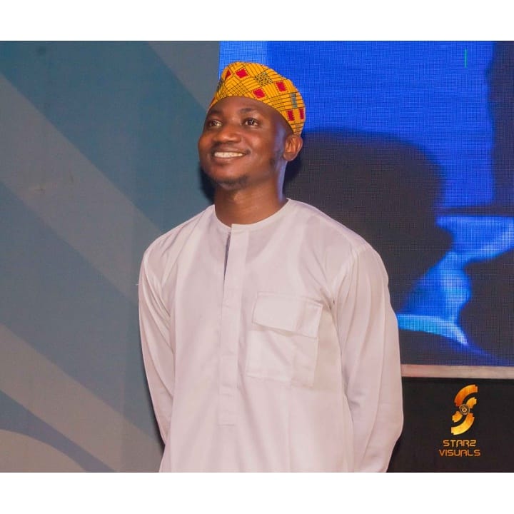starzvisual's tweet photo. @TheOnlyOlogi was one of the awardees @royalawards.organised by the @Ooniadimulaife.
π·: @AdegbaBlessed
#100InspiringNigerianYouths
#Ooniawards #ileifephotographer #inspireafrica #youthwithavision
#starzvisual https://t.co/IjbcWPLXXf
