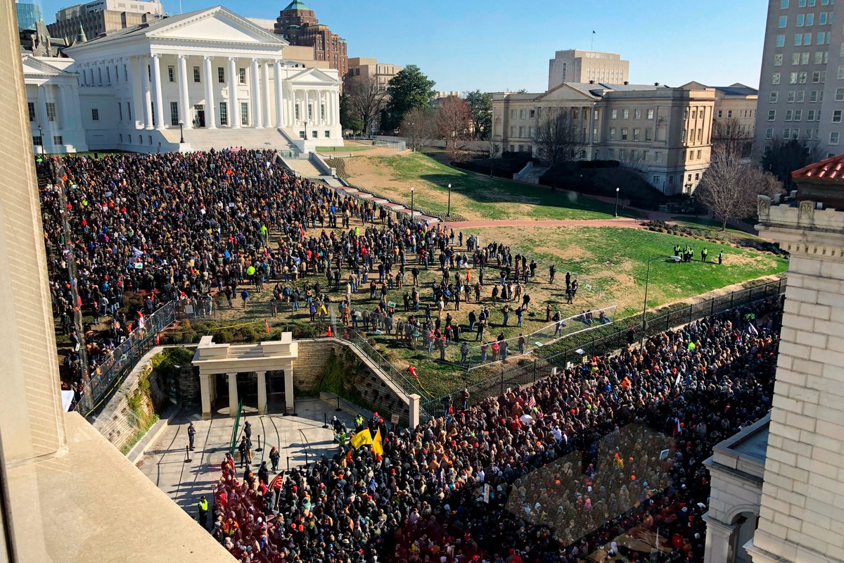 CBS6's tweet photo. LIVE UPDATES: Thousands of people leaving downtown #RVA as the gun-rights rally at the Virginia State Capitol comes to an end. https://t.co/SG1m2WoECK via @cbs6 https://t.co/0QUzArLZvP