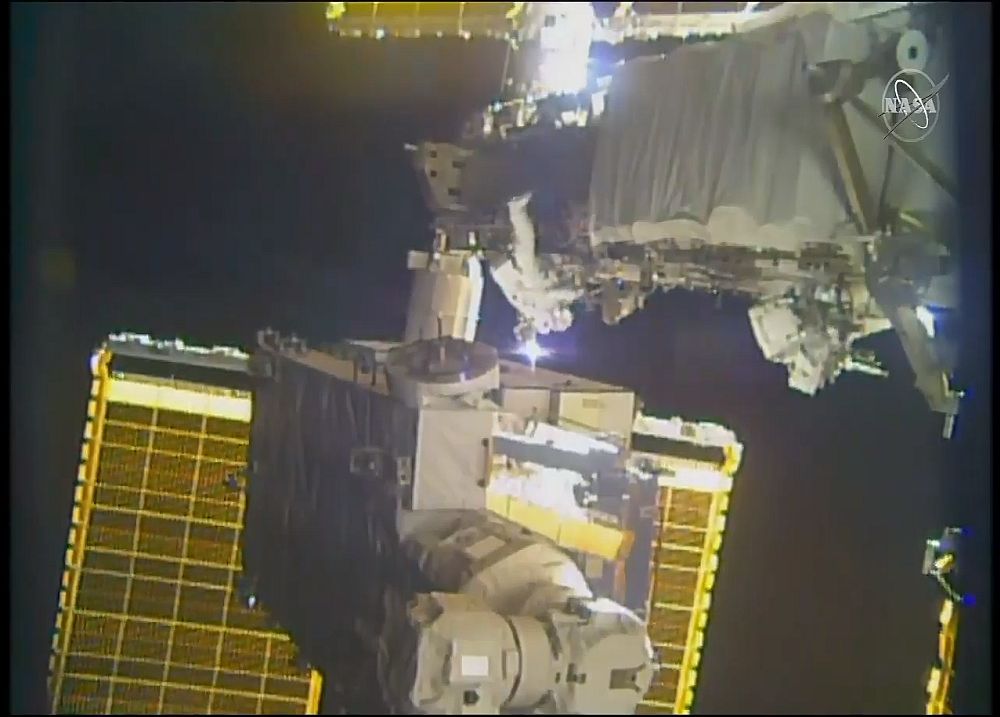 tostarstogether's tweet photo. #EVA63 #ISS #NASA https://t.co/KIZEglhIbi