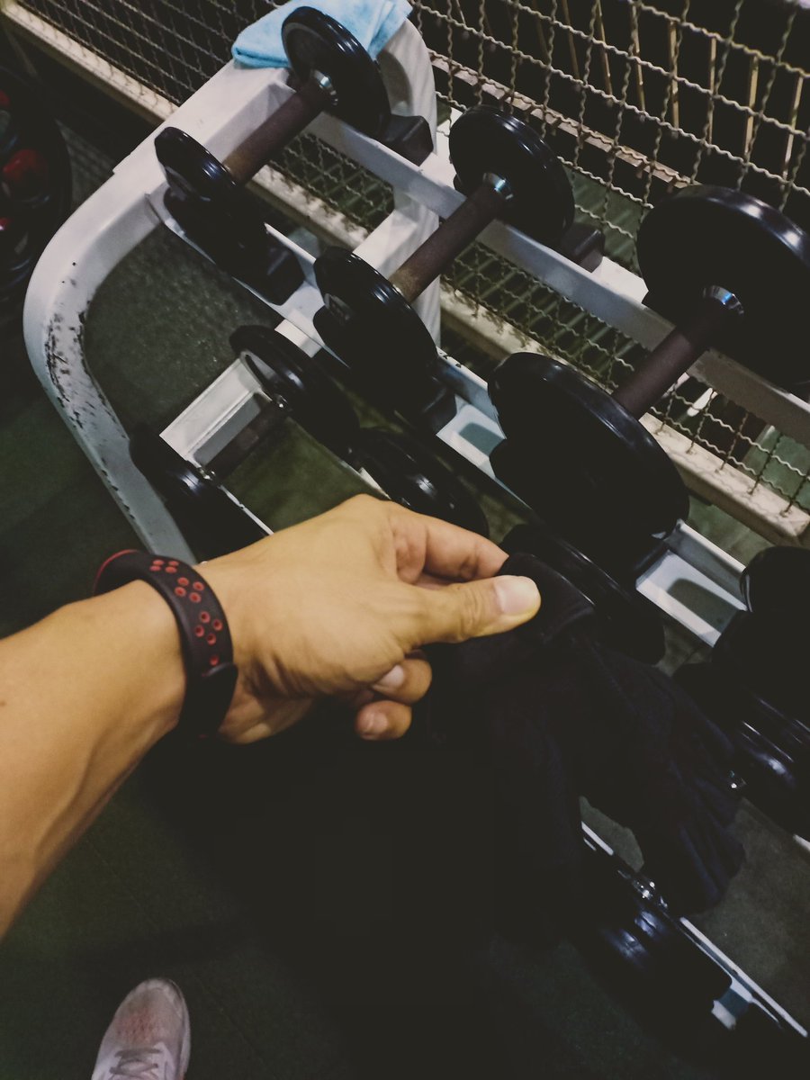 Issarinit's tweet image. 🏋💪😎🏋💪😎เห็นกระจกไม่ได้เป้นต้องถ่ายสักรูป😁😁😁 #กินเหล็กเวท