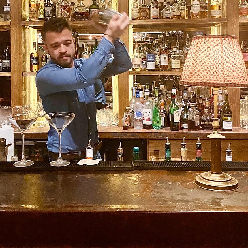 portetta's tweet photo. Shake things up this season and pop to #portetta 🍸⛷ Our ski-in ski-out location means we are the perfect spot a well-deserved après! Come on in and say hello to the team! https://t.co/Z90d3N7kLr