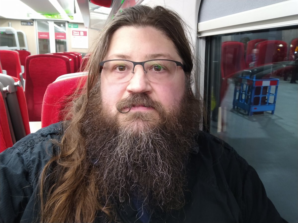 rjw1's tweet photo. On a train which will hopefully go south at some point and back inside the magical protection ring. It doesn't get me all the way to the ultimate safety that is provided south of the river. #LeedsFunWeekend https://t.co/CRiSbqptUA