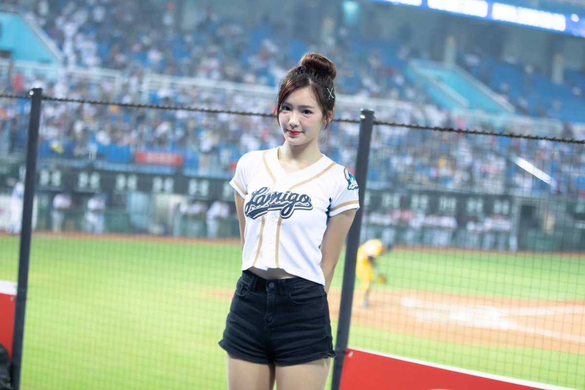 sasogod07's tweet photo. Lamigirls → Rakuten Girls
FB : 【李恩菲x菲菲 Aviva】
IG : 【aviva_1028】
#taiwan #中華職棒 #CPBL #Lamigo #桃園 #桃猿 #cheerleader #baseball #チアリーダー #野球 #LamiGirls #야구 #치어리더 #菲菲 #李恩菲 https://t.co/wuGAzRqNwi