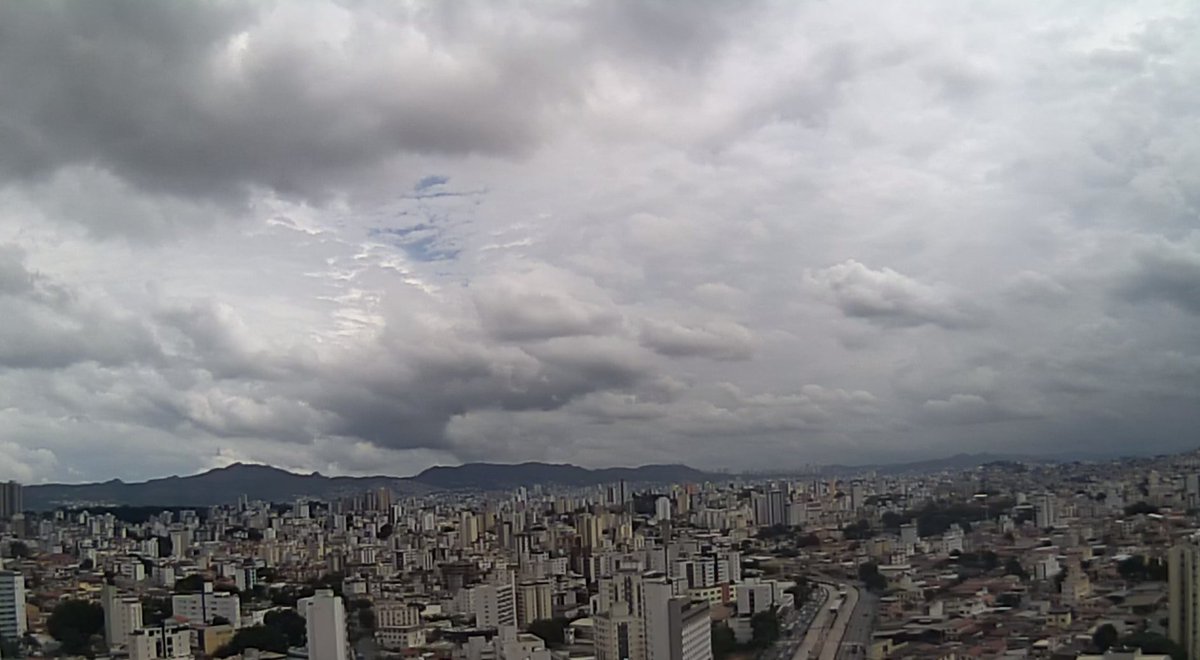 14h30 - Atmosfera instável e indicativo de pancadas de chuva, de forte intensidade e curta duração, no decorrer destas três horas. Redobre a sua atenção. Agora faz 25,8°C e 60% de umidade do ar. <a href="/prefeiturabh/">Prefeitura de BH</a> <a href="/Bombeiros_MG/">Bombeiros_MG</a> <a href="/OficialBHTRANS/">OficialBHTRANS</a> <a href="/TransitoBH/">Mix Brasil Shop</a> <a href="/Transito98FM/">Trânsito 98 FM</a> @radioitatiaia