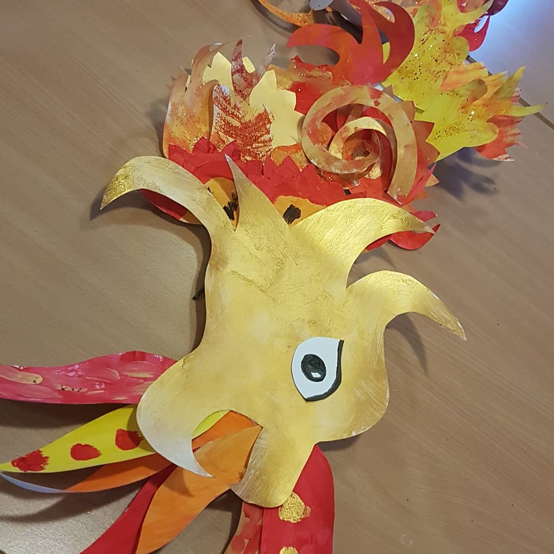 DerbyMojo's tweet photo. @HC_One  Beautiful dragon for Chinese New Year painted by the residents and their families of Aspen Court helped by AC Sue. A lovely session with a fantastic result #chinesenewyear #artforall #dementiaaware #creativemojoderby #artincare #creativemojo #careinderby #aspencourt https://t.co/iG1Ndp8WLZ